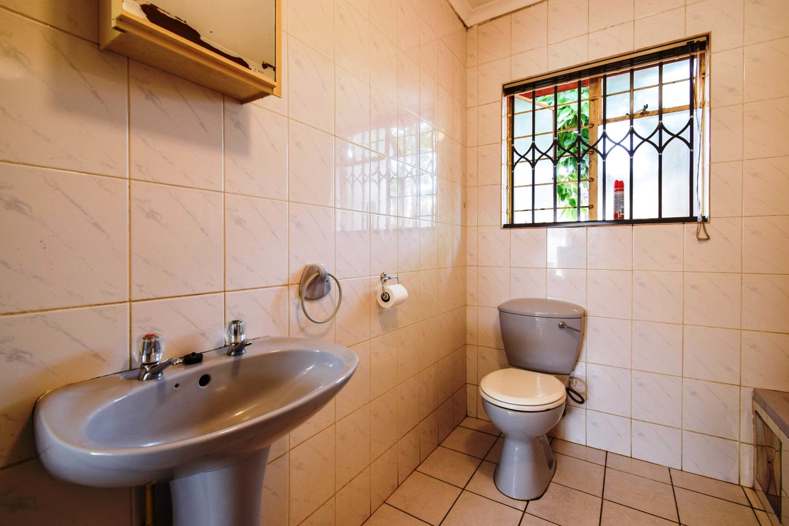 Three bedroom for sale in old Doornpoort