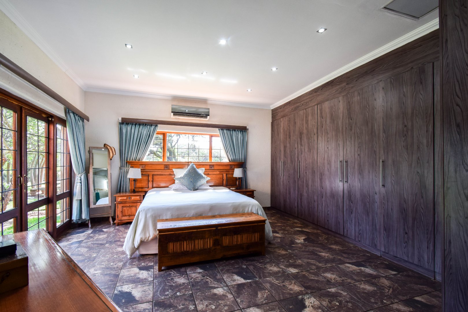 Four bedroom house for sale in Roodeplaat