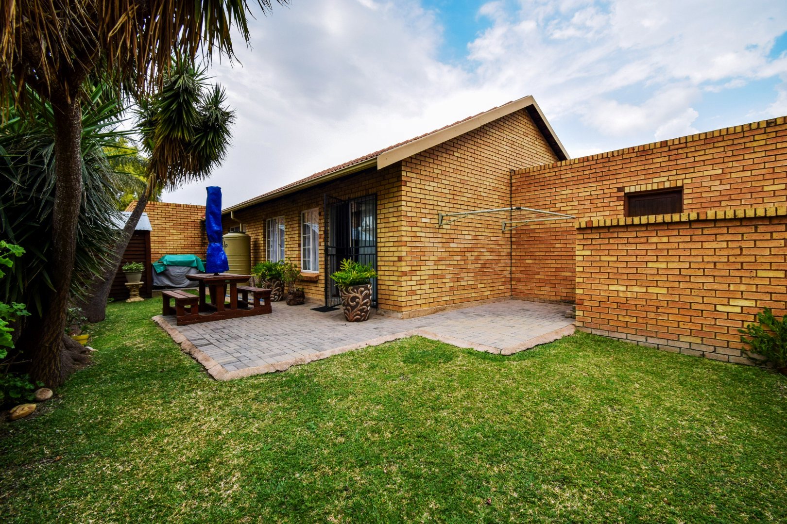 Cozy three bedroom for sale in Sinoville