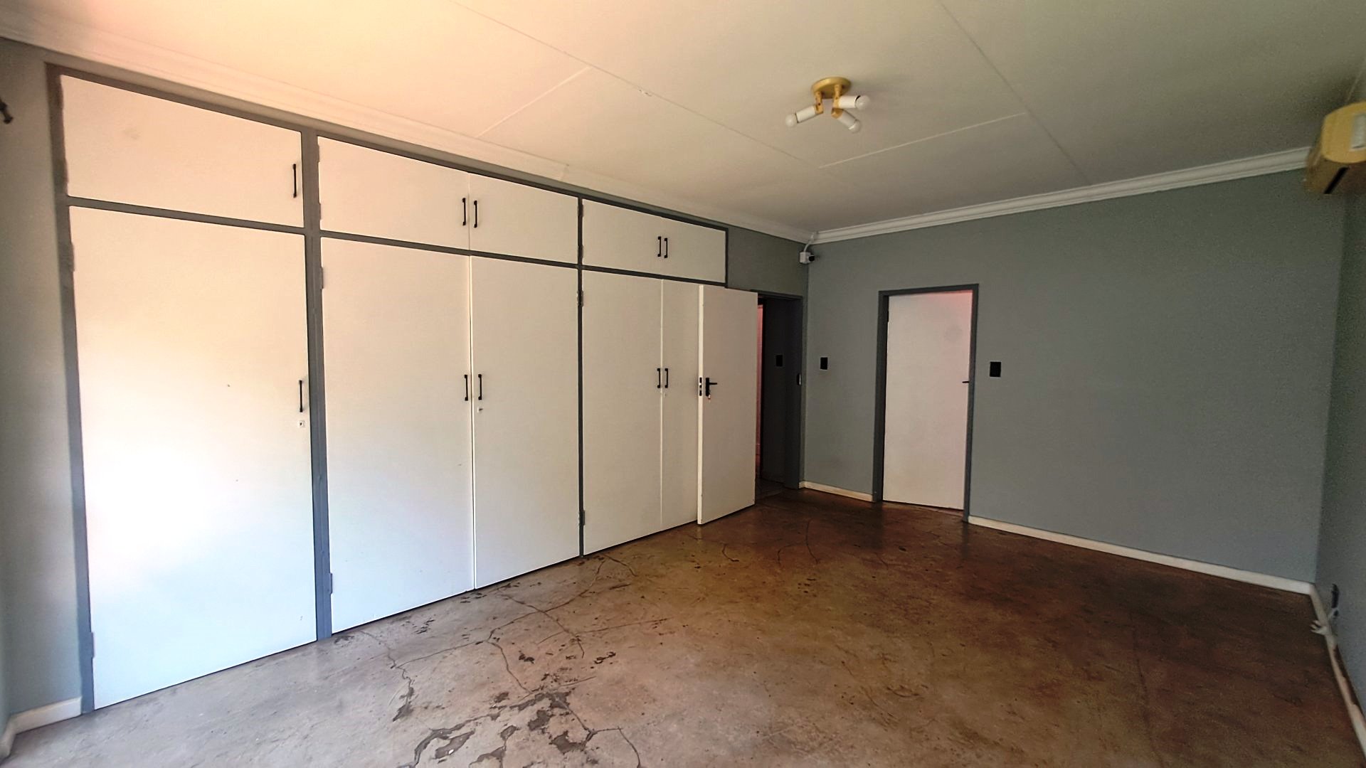 Large four bedroom for sale in Meyerspark