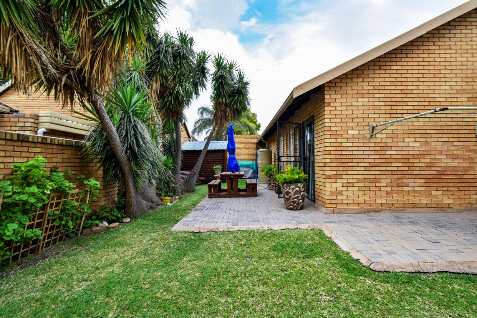 Cozy three bedroom for sale in Sinoville