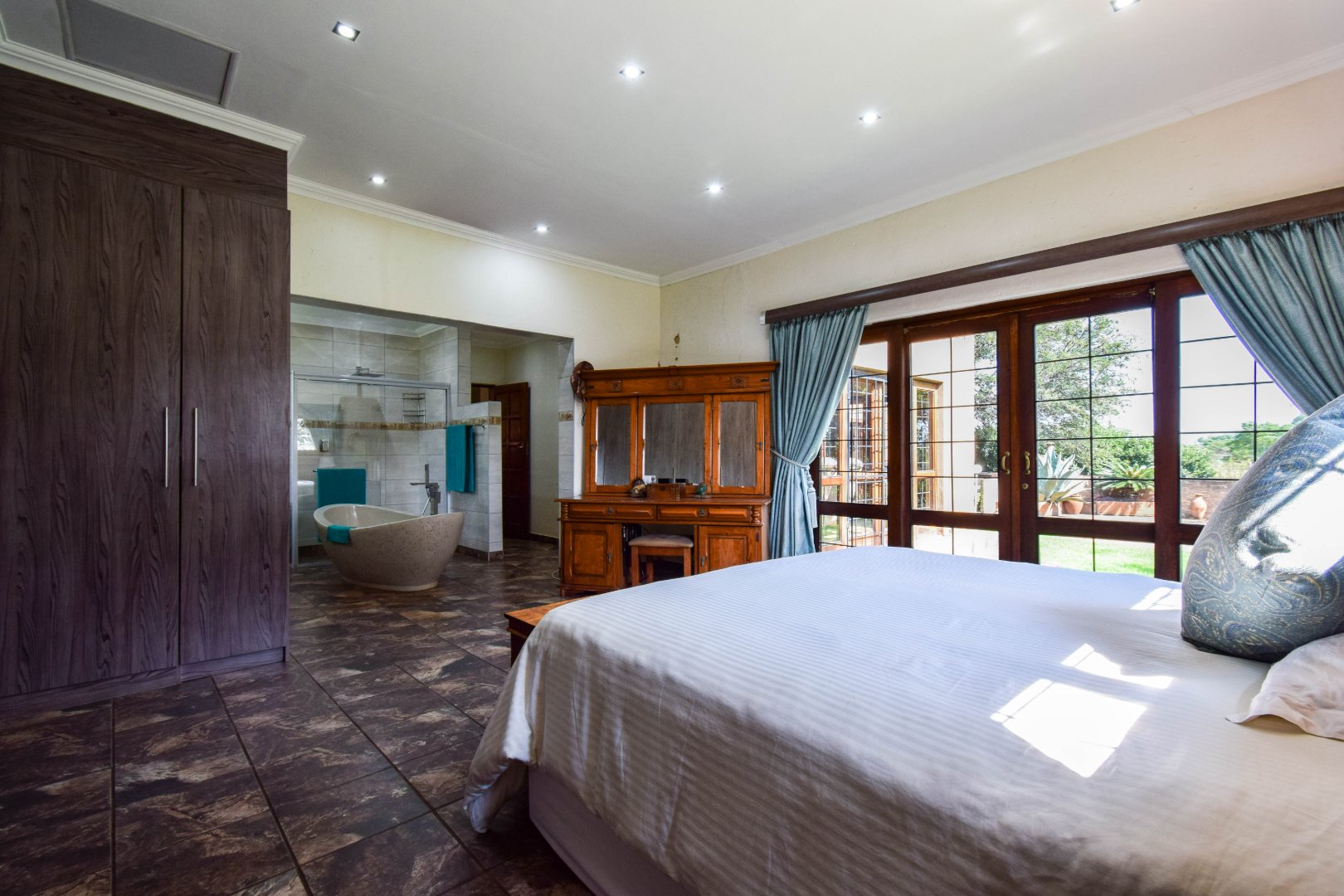 Four bedroom house for sale in Roodeplaat