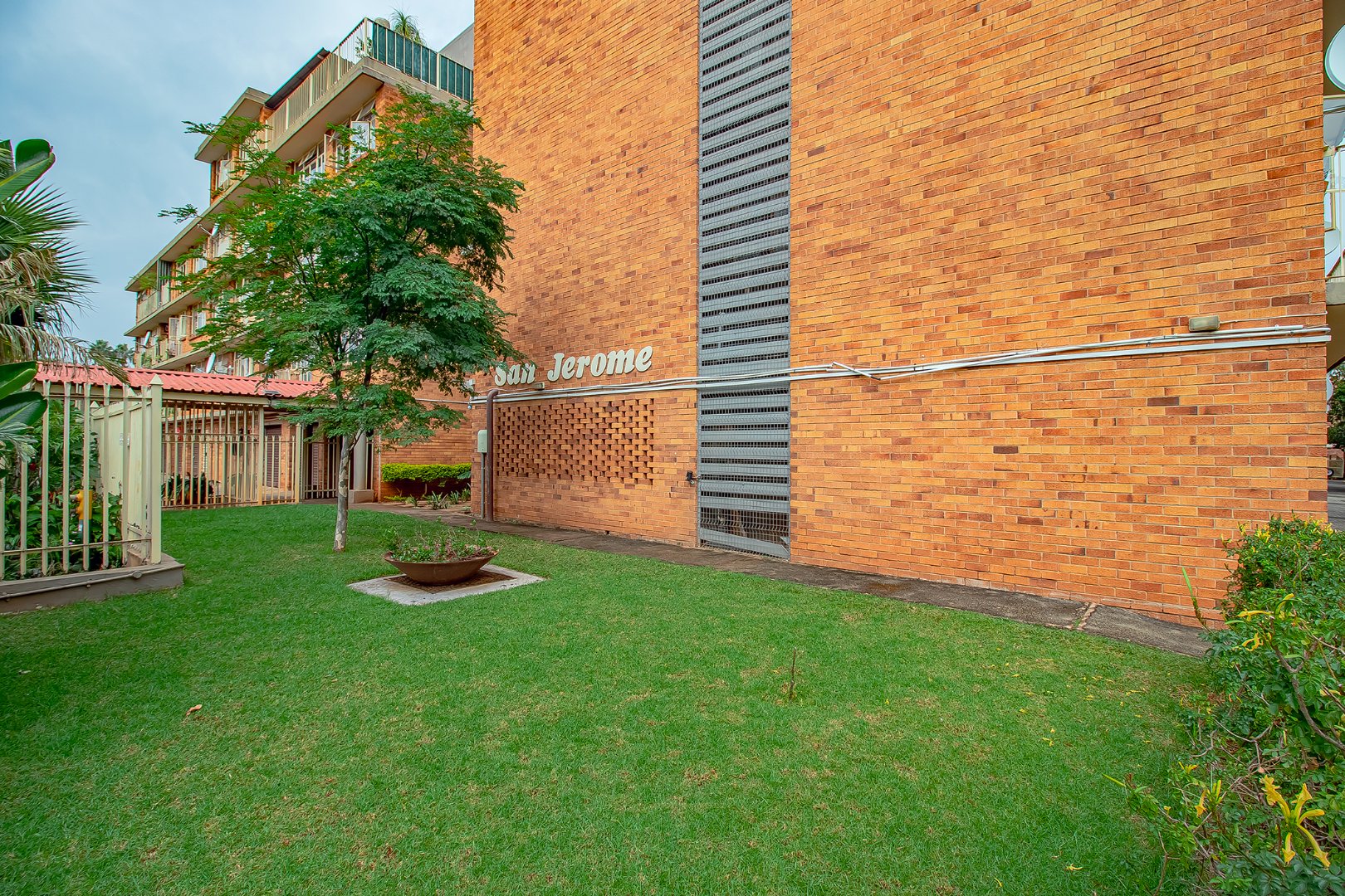 Three bedroom apartment for sale in Sinoville