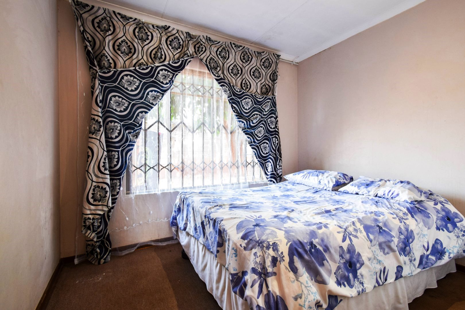 Three bedroom for sale in old Doornpoort