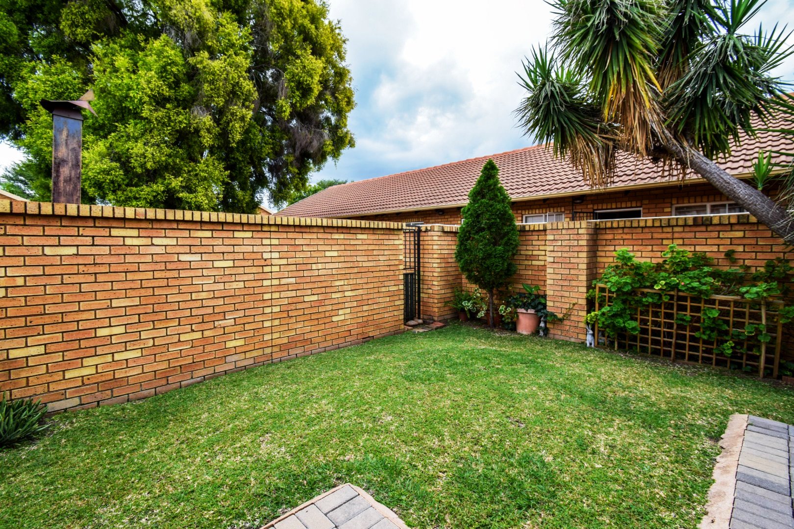 Cozy three bedroom for sale in Sinoville