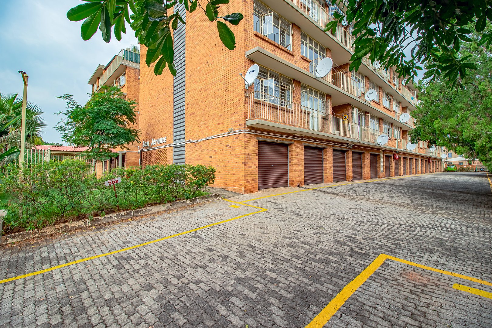 Three bedroom apartment for sale in Sinoville