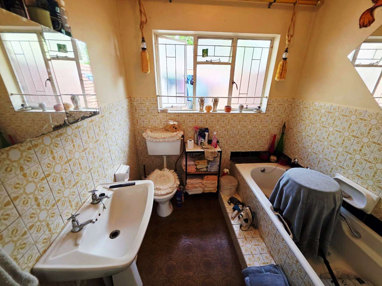 Three bedroom house for sale in Sinoville