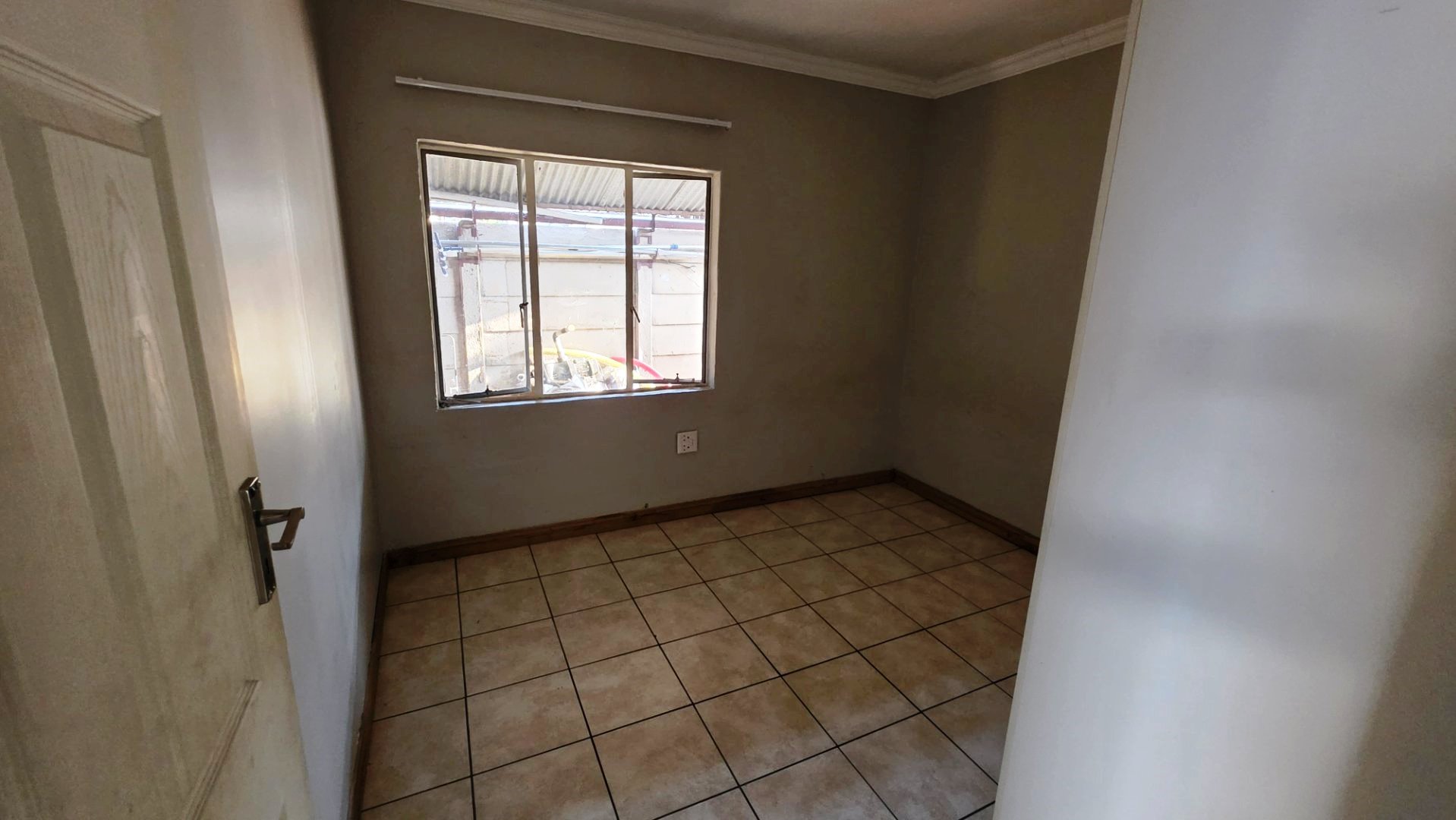 Four bed and flatlet for sale in Magalieskruin