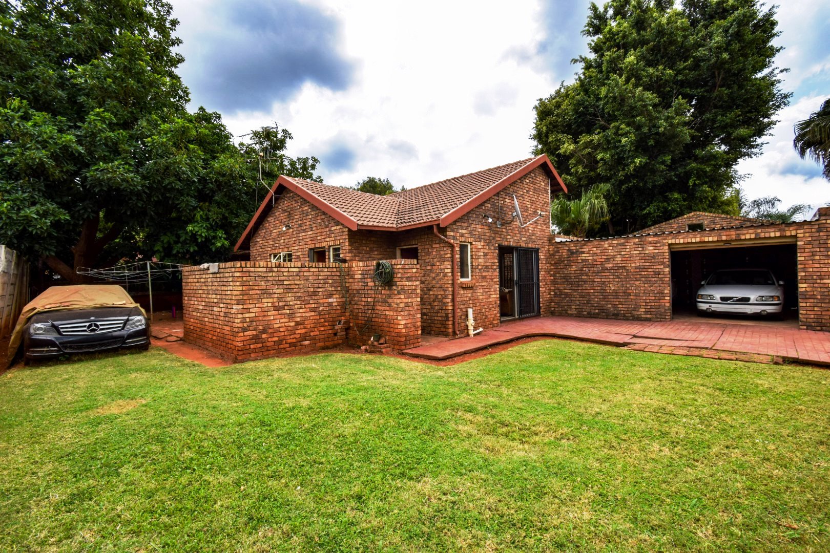 Three bedroom for sale in old Doornpoort