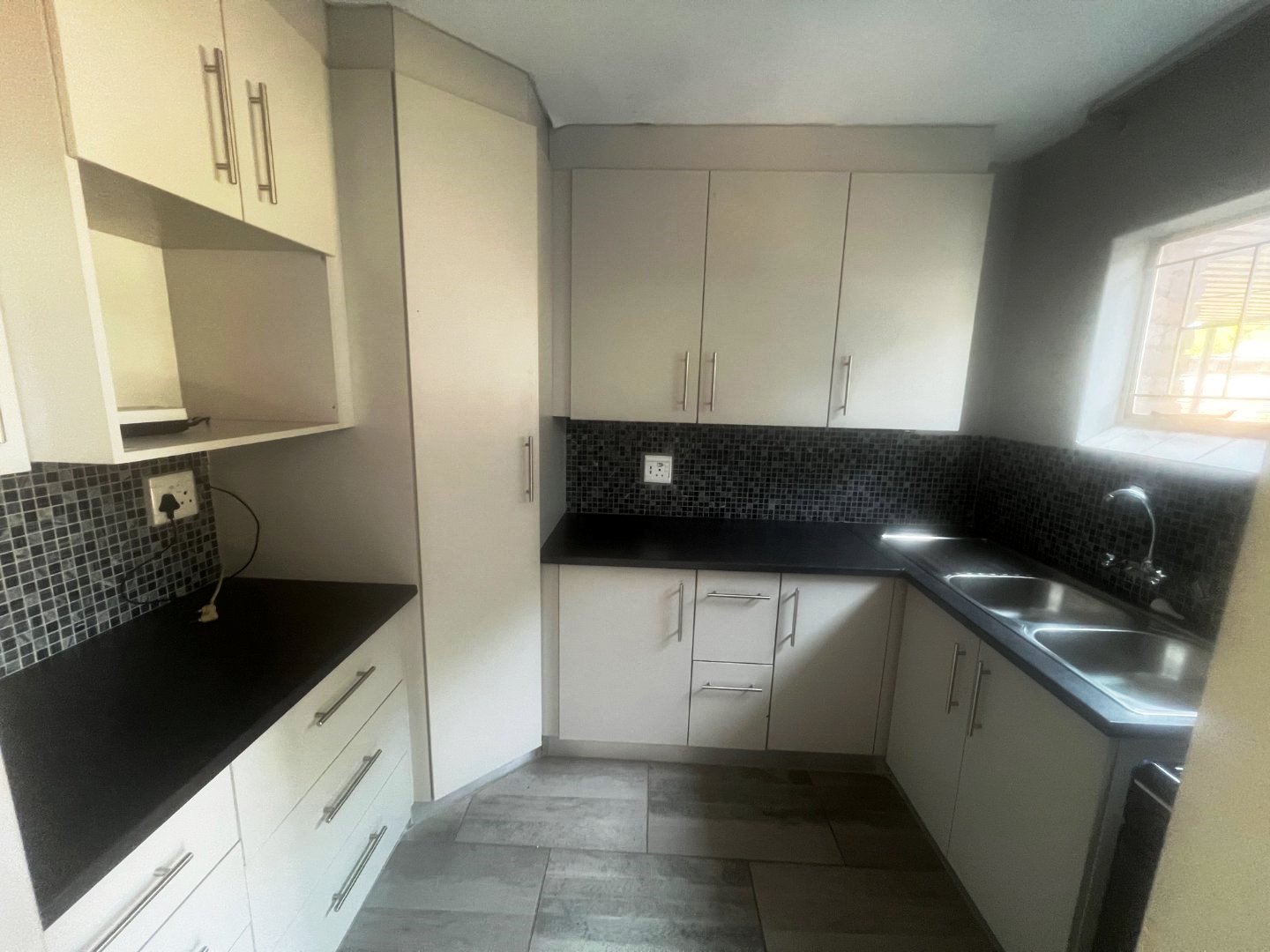 Cozy two bedroom duplex for sale in Roseville