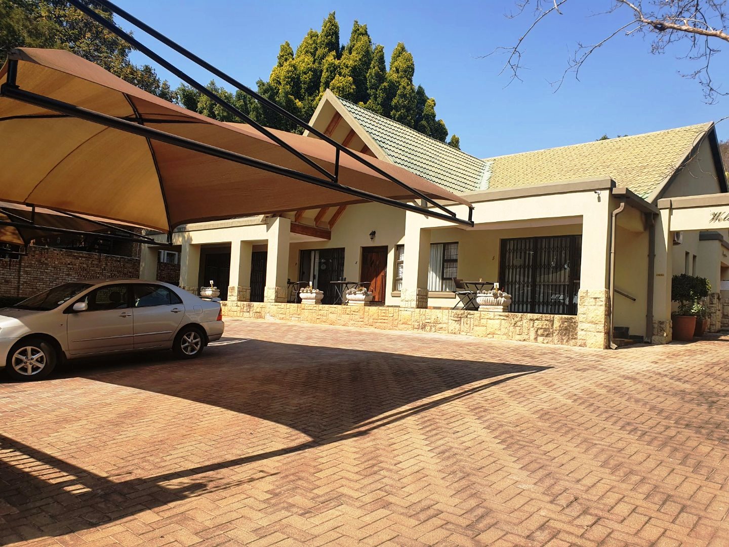 Ten bedroom guest house for sale in Wonderboom