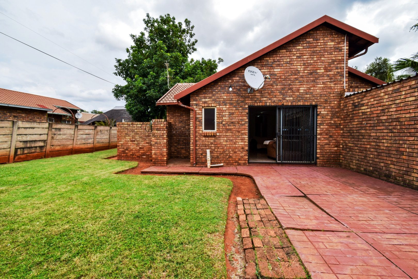 Three bedroom for sale in old Doornpoort