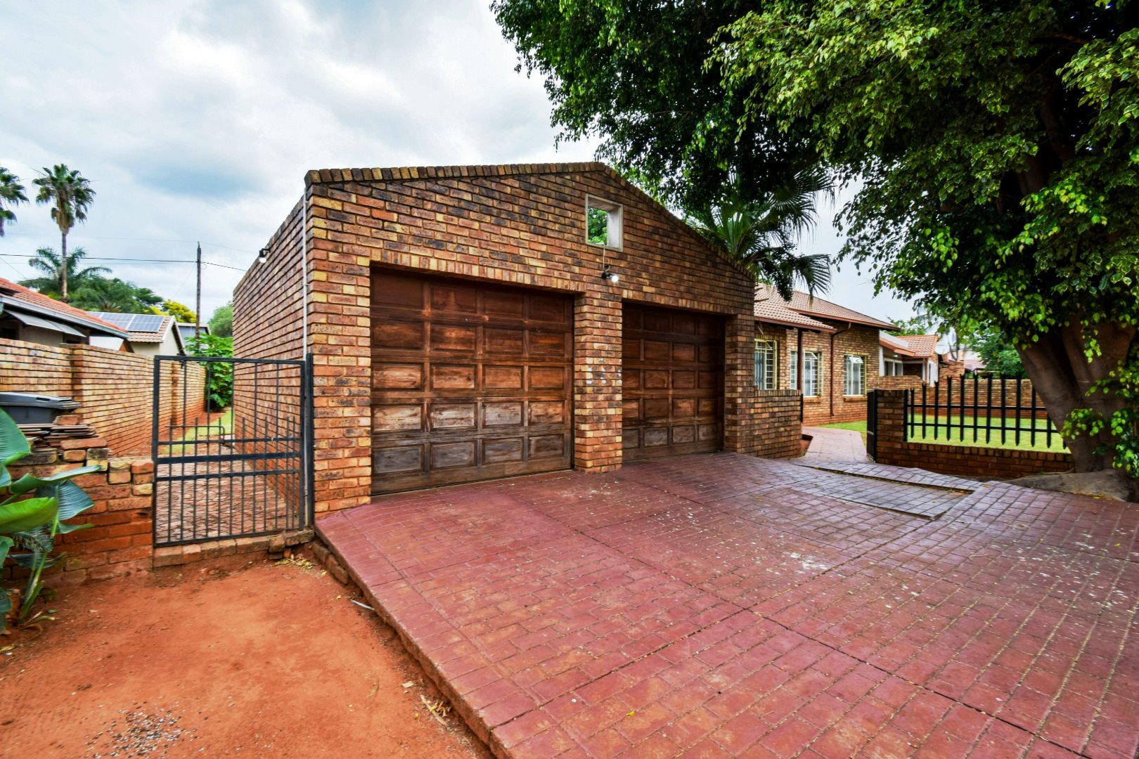 Three bedroom for sale in old Doornpoort