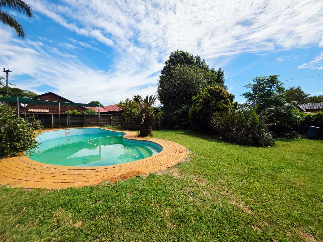 Three bedroom house for sale in Sinoville