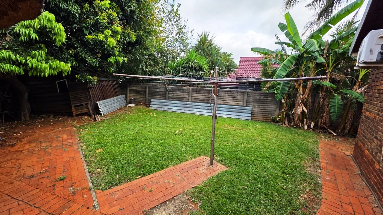 Four bed and flatlet for sale in Magalieskruin