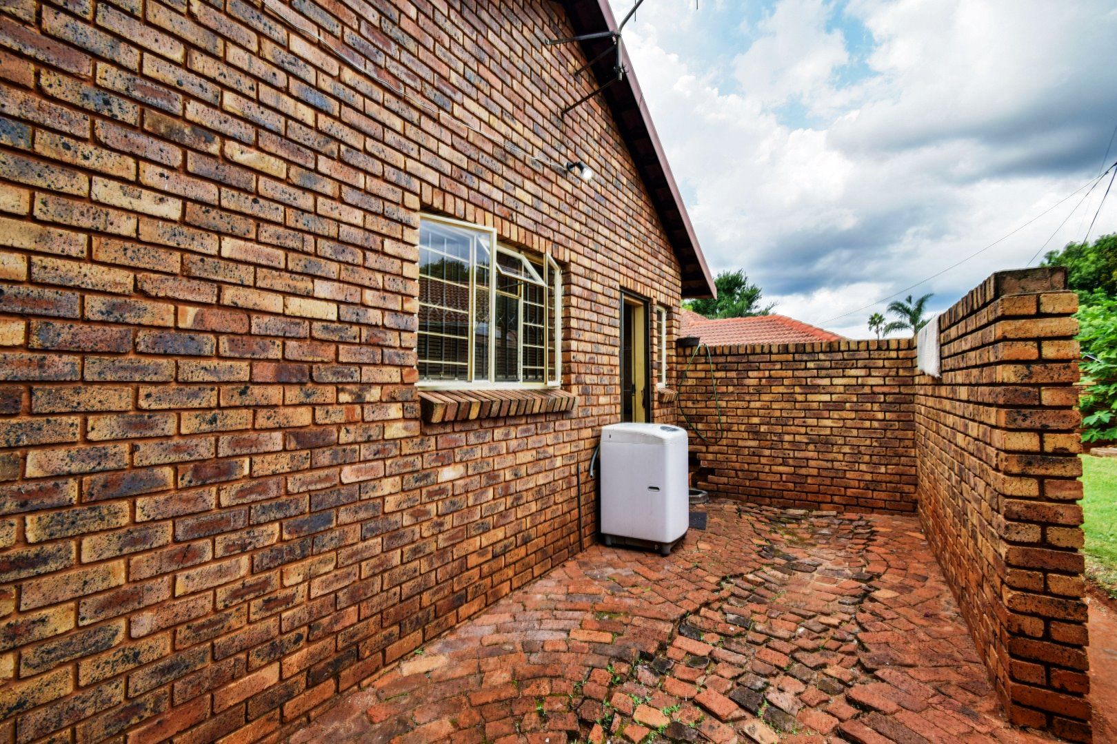 Three bedroom for sale in old Doornpoort