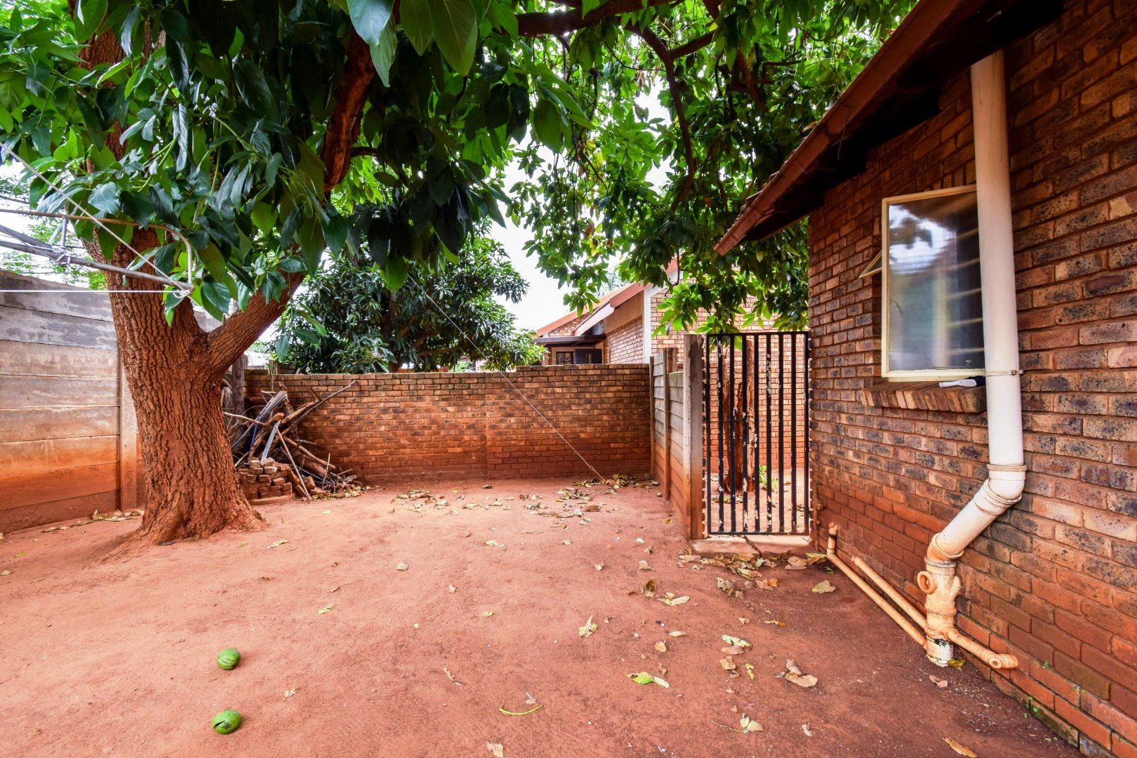 Three bedroom for sale in old Doornpoort