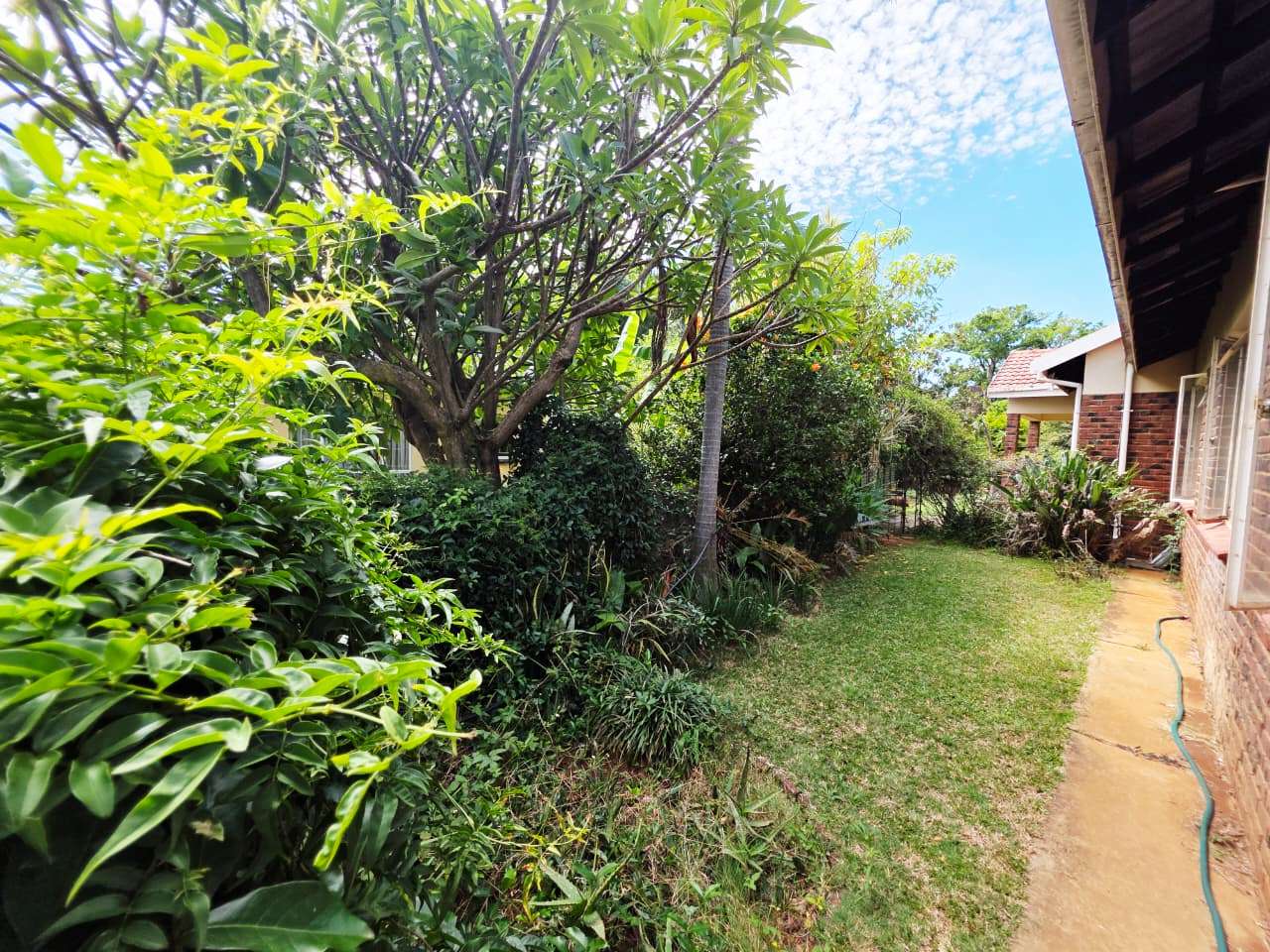 Three bedroom house for sale in Sinoville