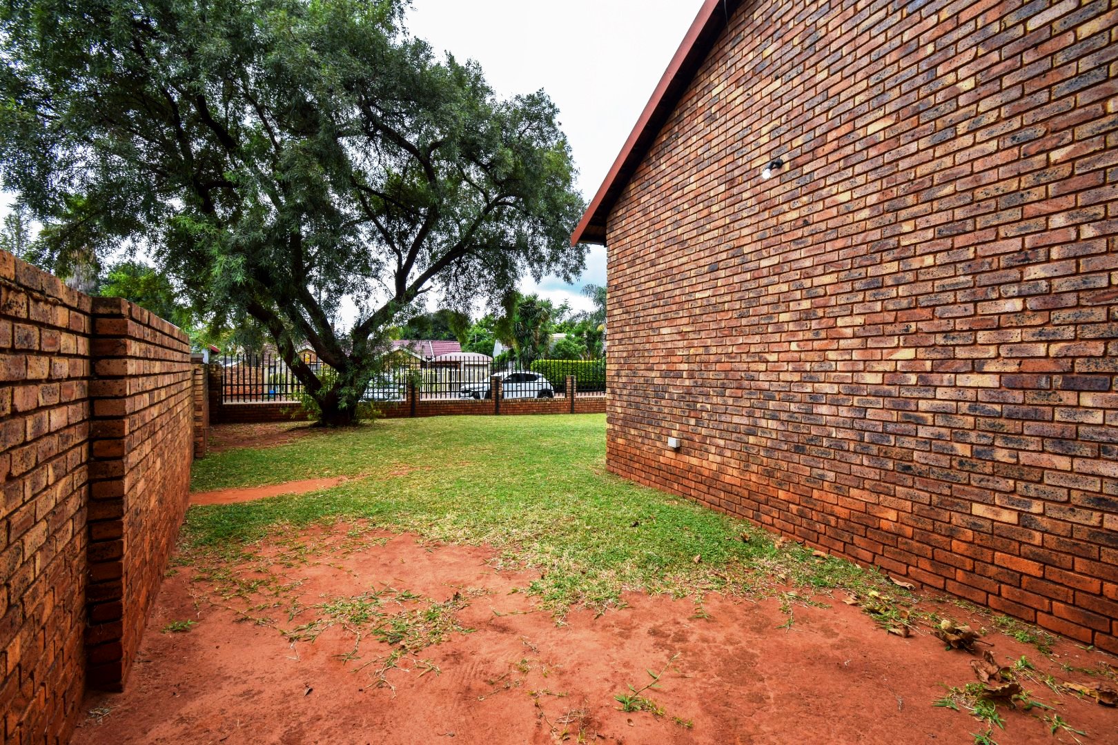 Three bedroom for sale in old Doornpoort