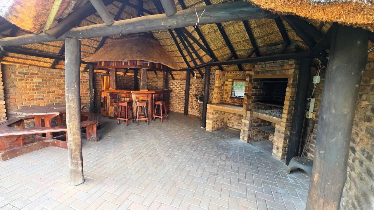 Four bed and flatlet for sale in Magalieskruin