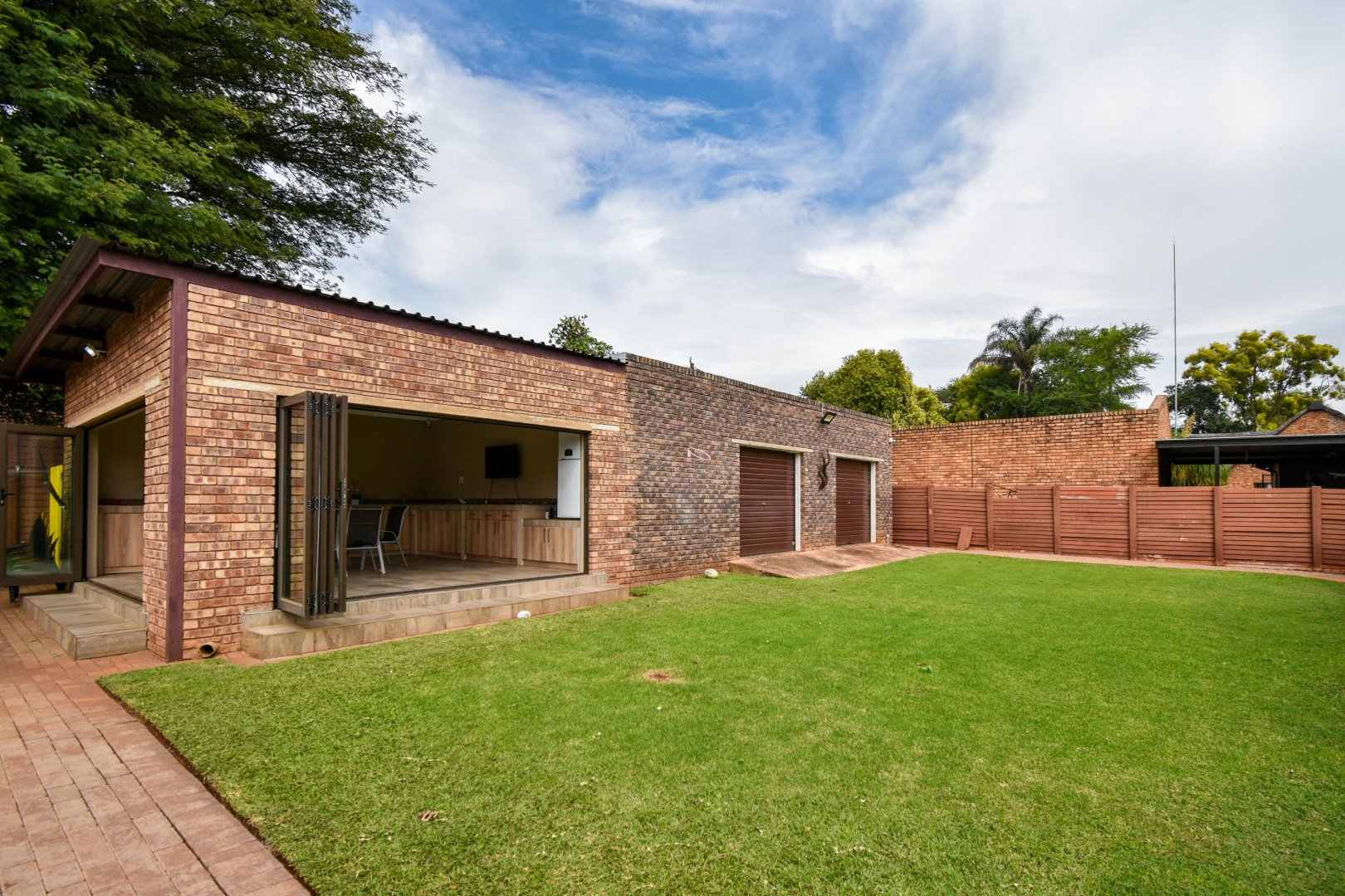 Cozy four bedroom house for sale in Doornpoort