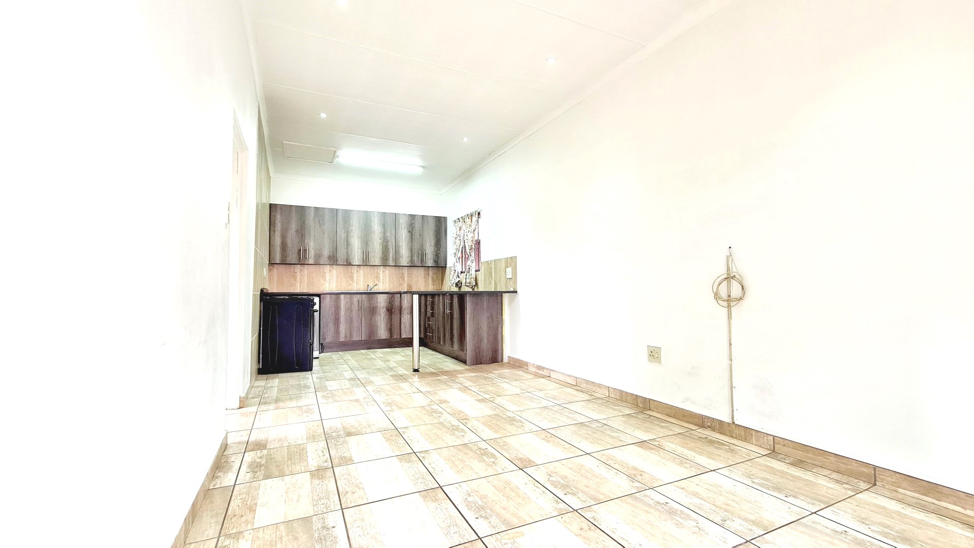 Three bedroom house with two flatlets for sale