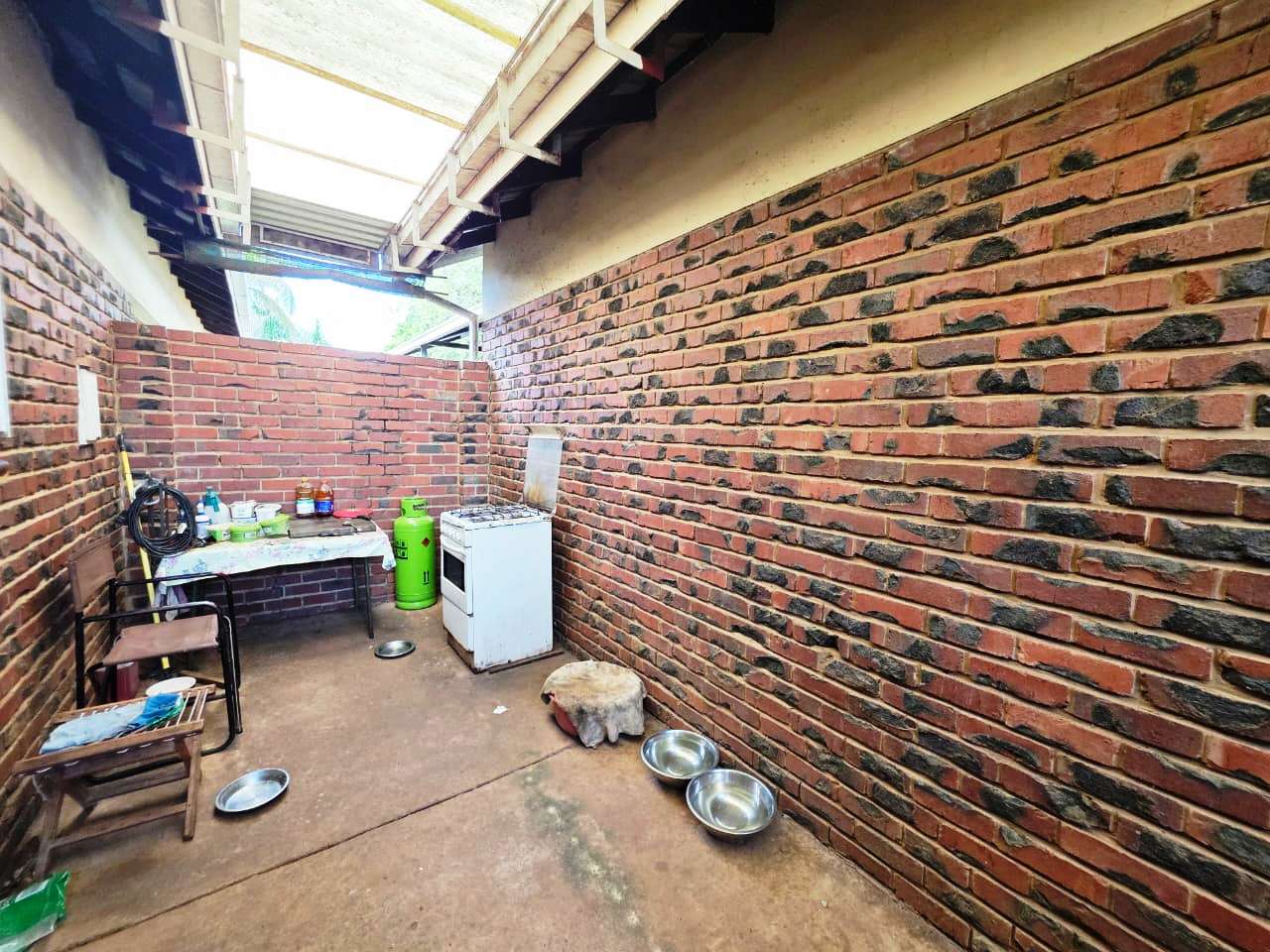 Three bedroom house for sale in Sinoville