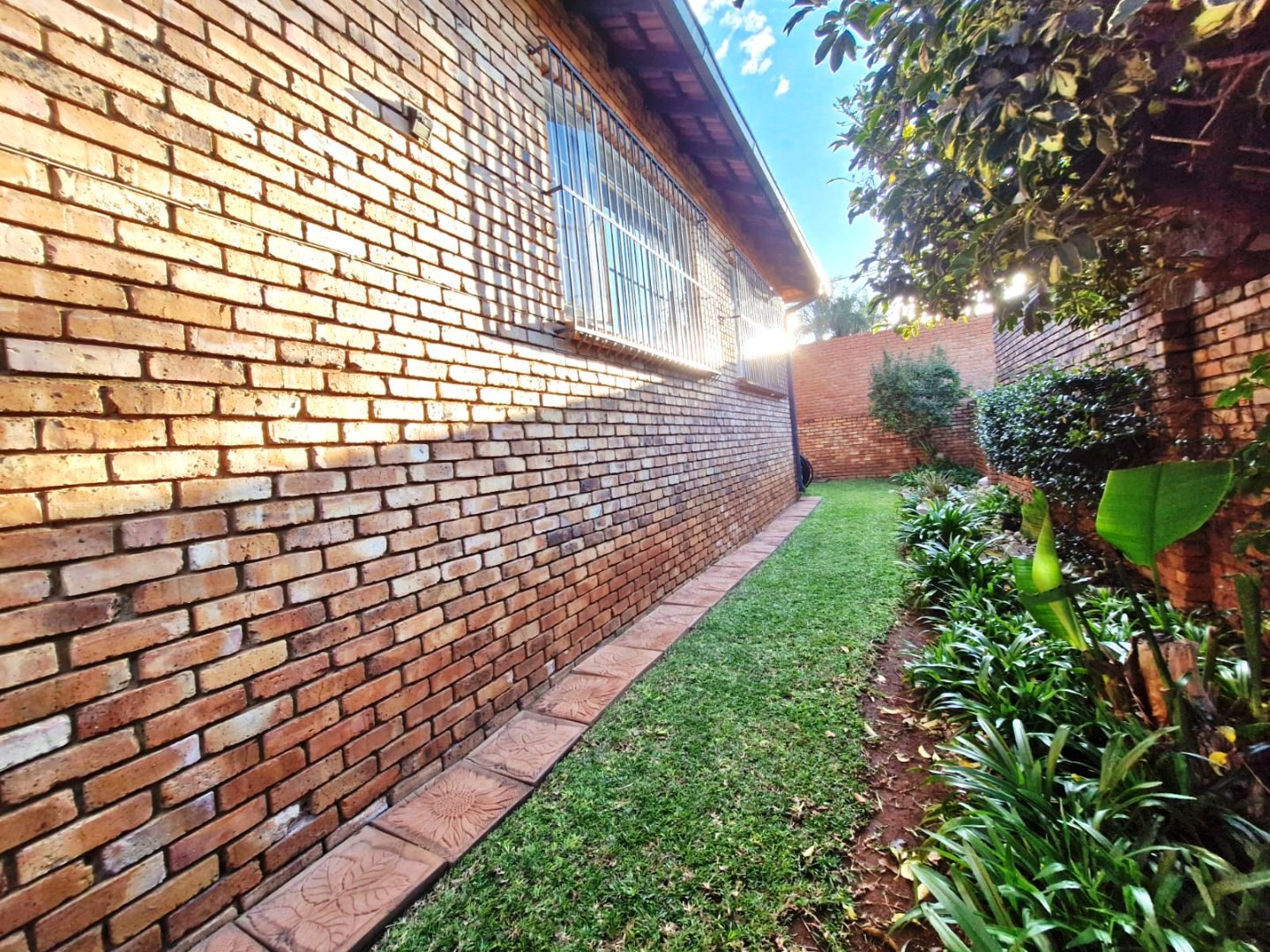 Lovely two bed duet for sale in Montana Park