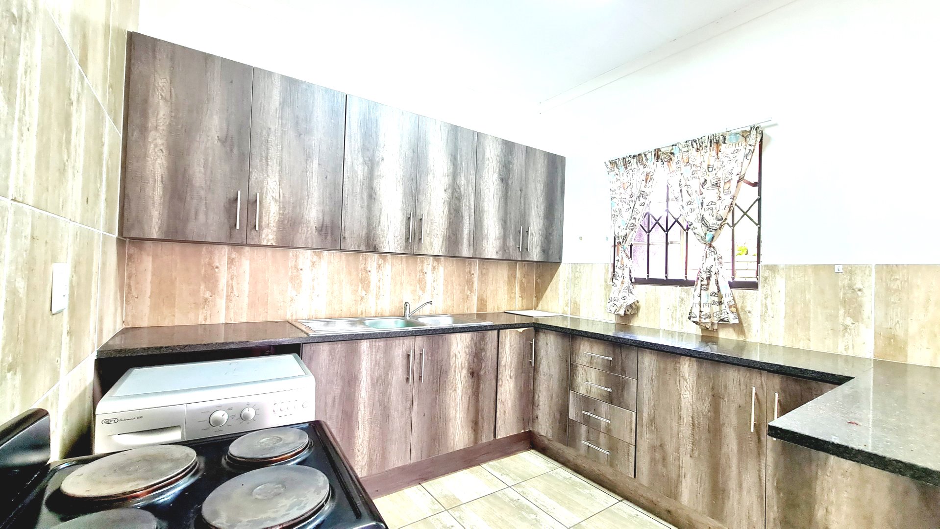 Three bedroom house with two flatlets for sale