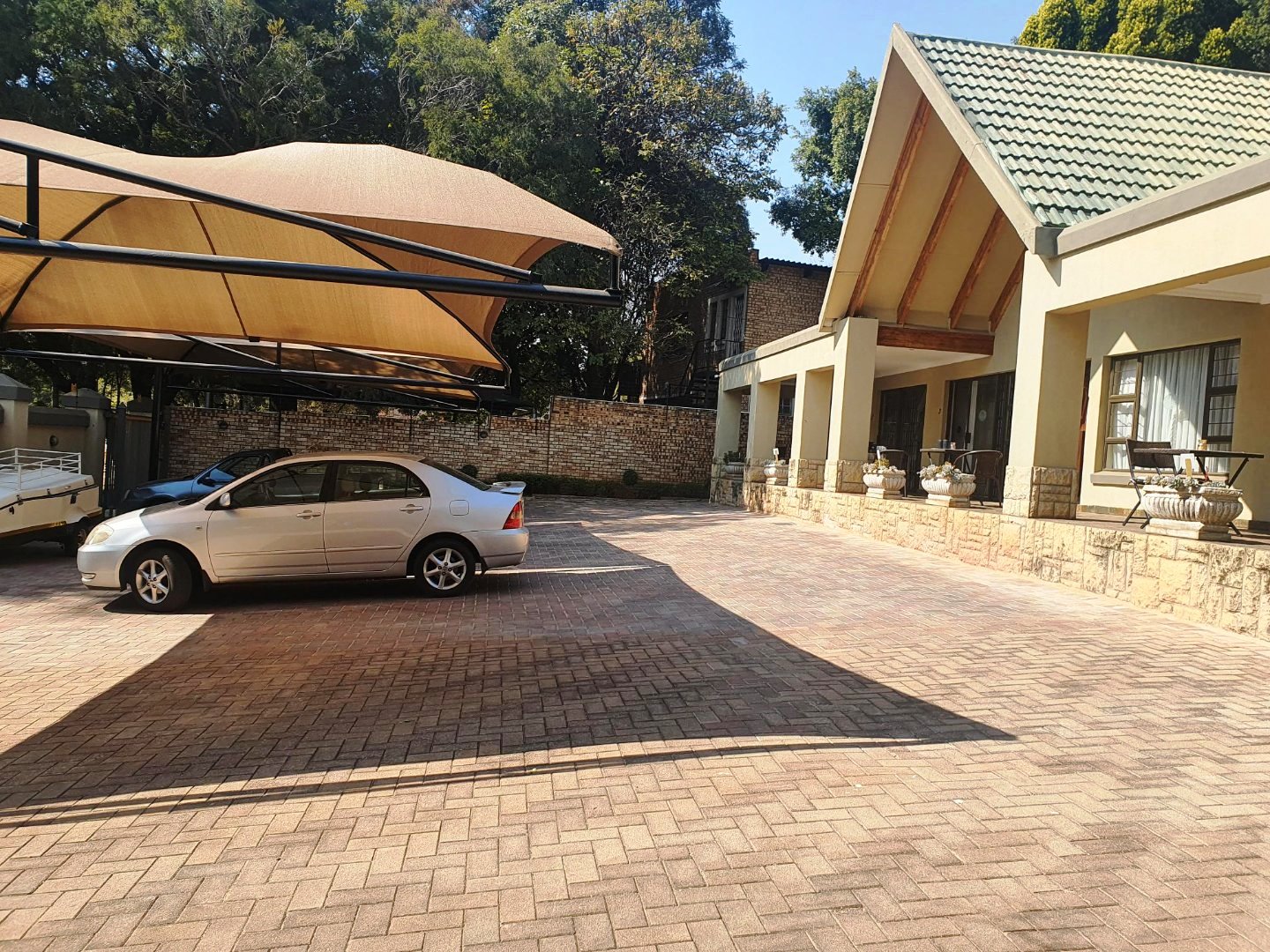 Ten bedroom guest house for sale in Wonderboom