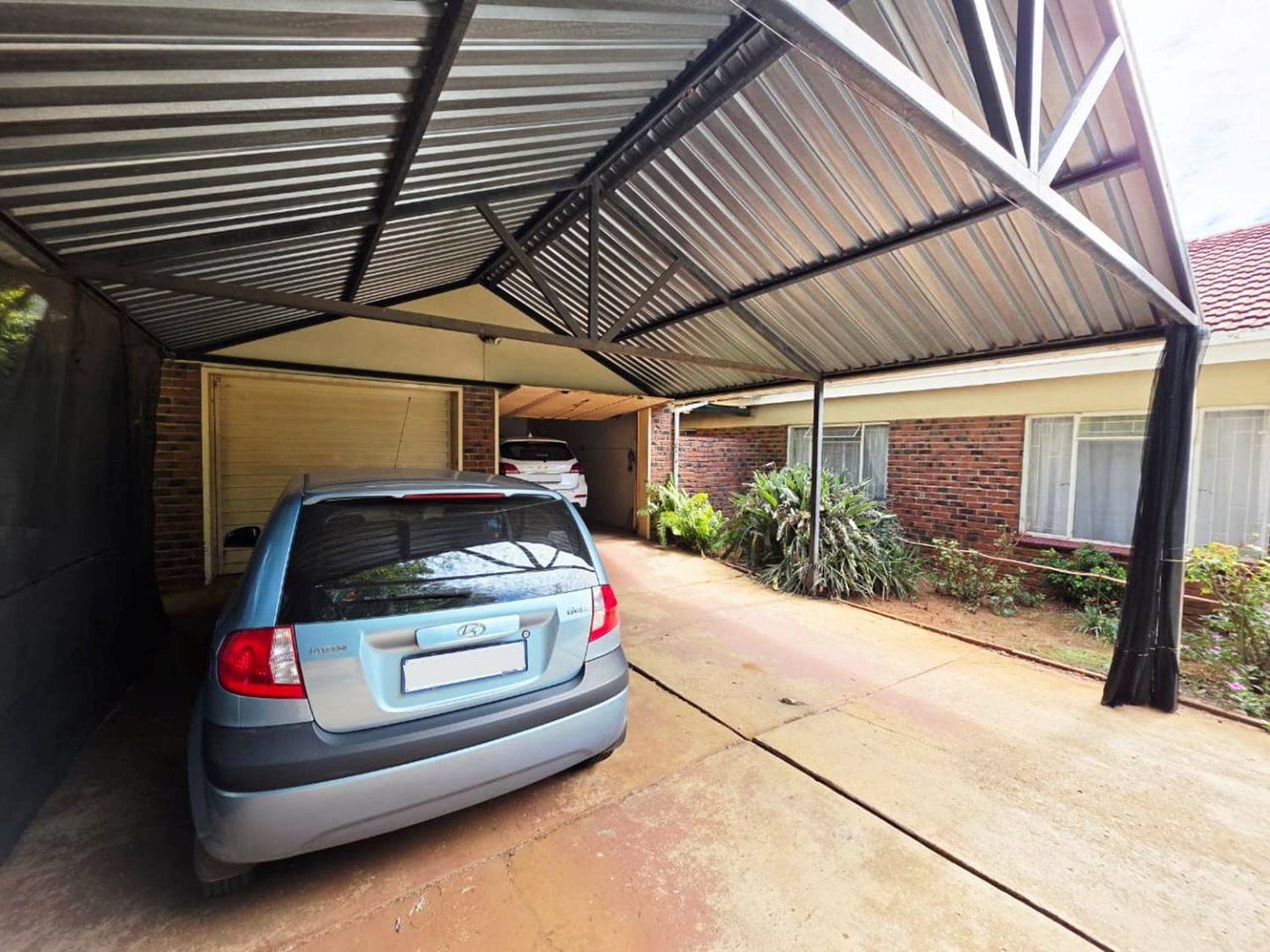 Three bedroom house for sale in Sinoville