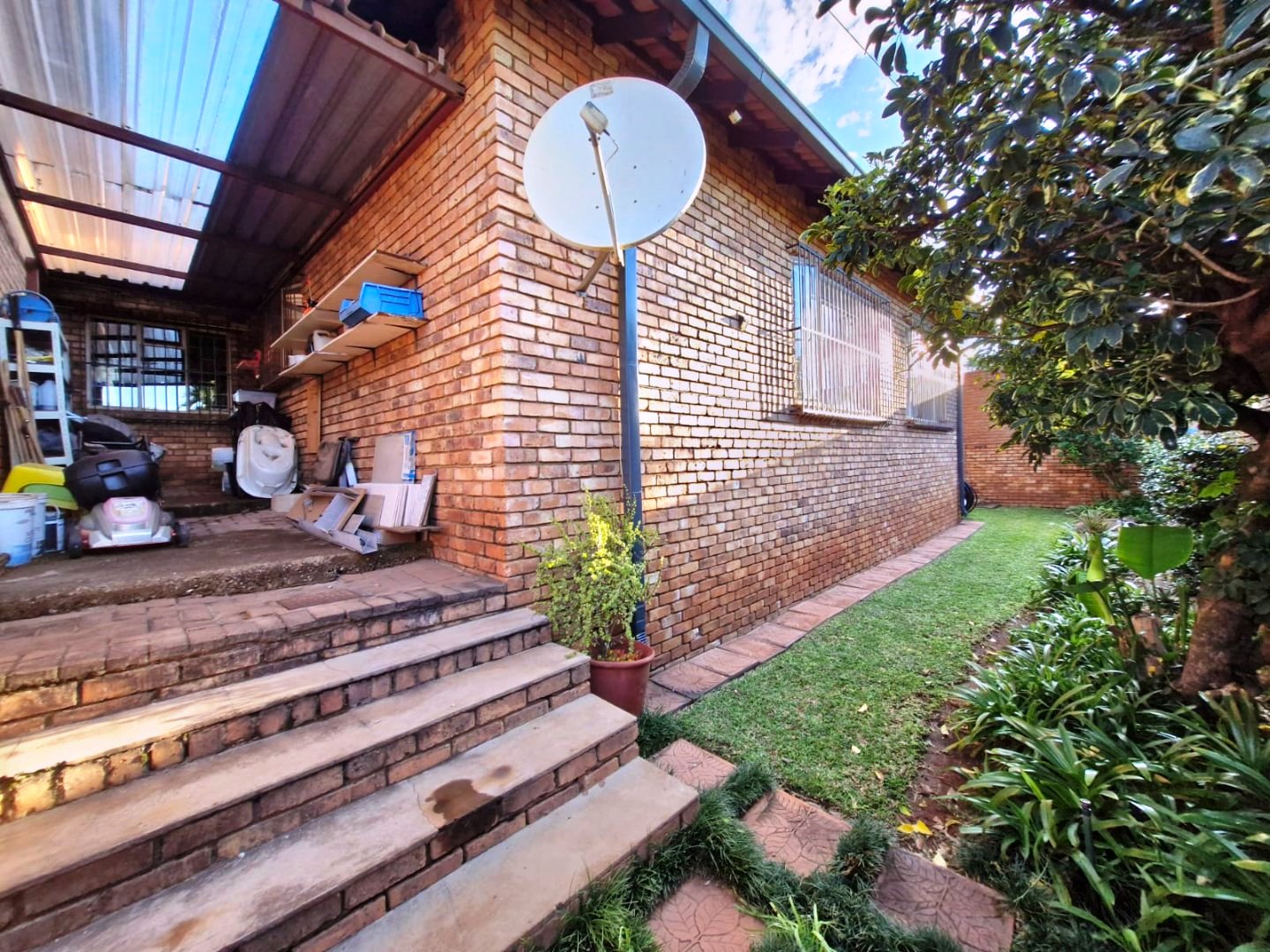 Lovely two bed duet for sale in Montana Park