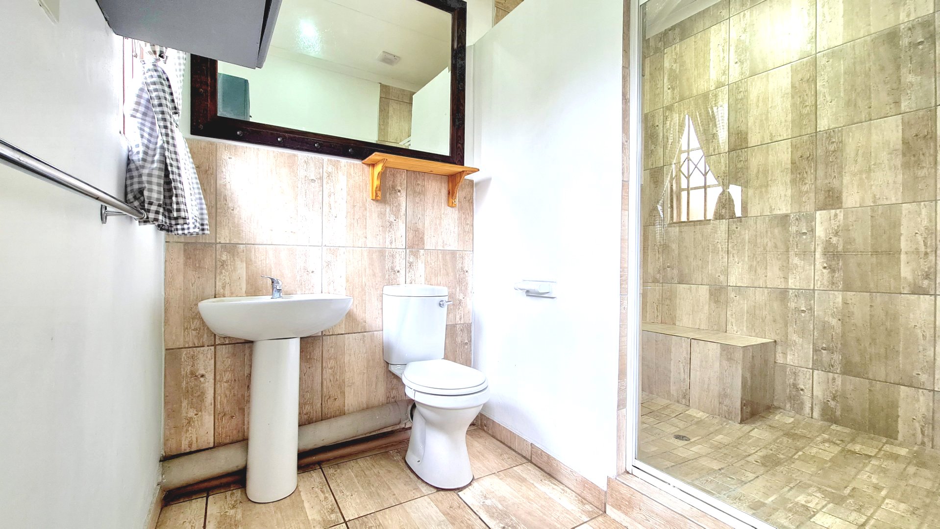 Three bedroom house with two flatlets for sale