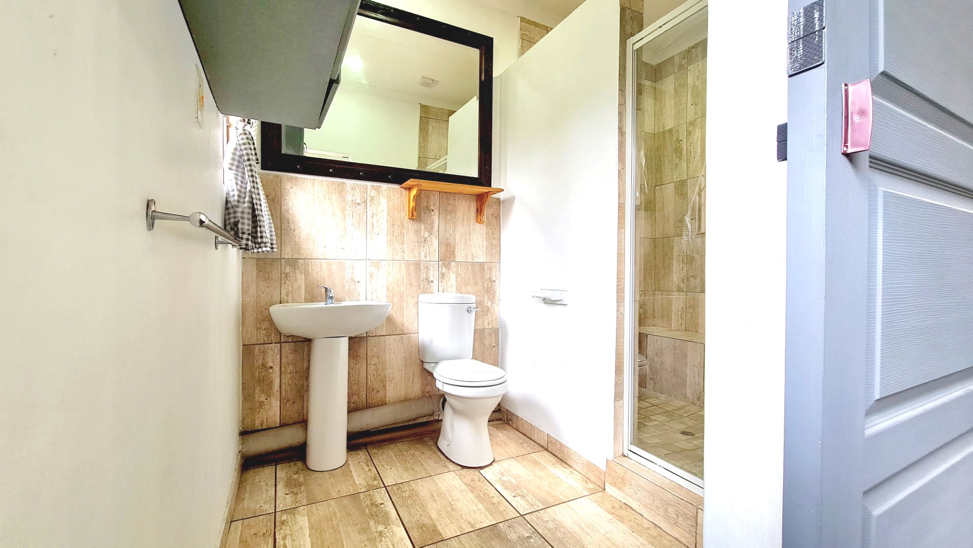 Three bedroom house with two flatlets for sale