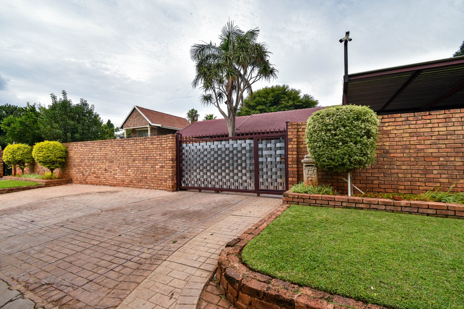 Cozy four bedroom house for sale in Doornpoort