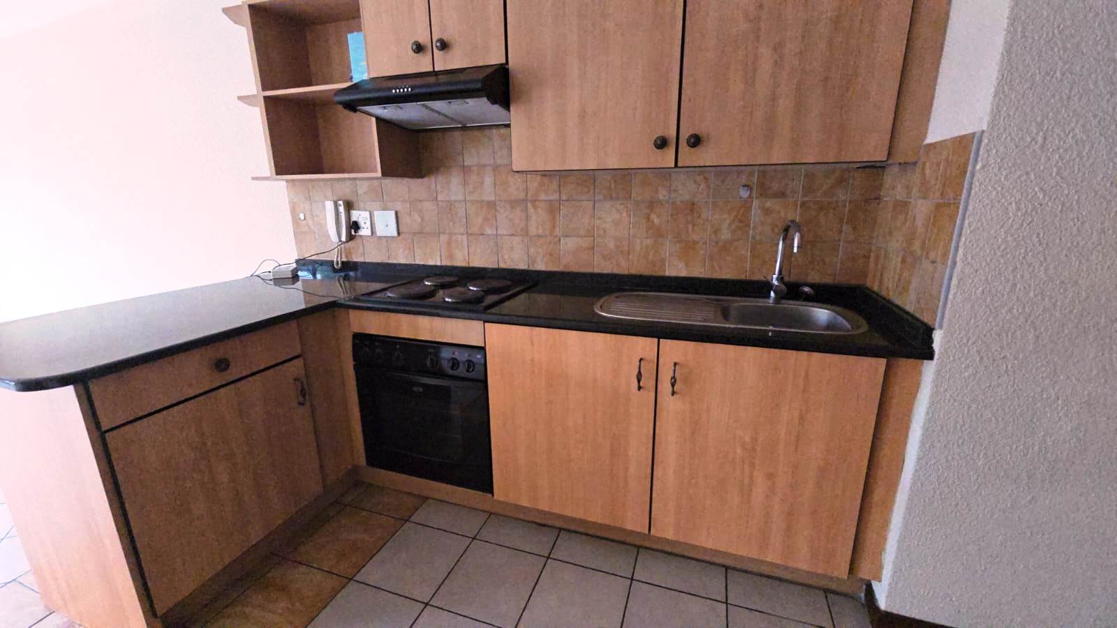Ground bachelor apartment for sale in Hatfield