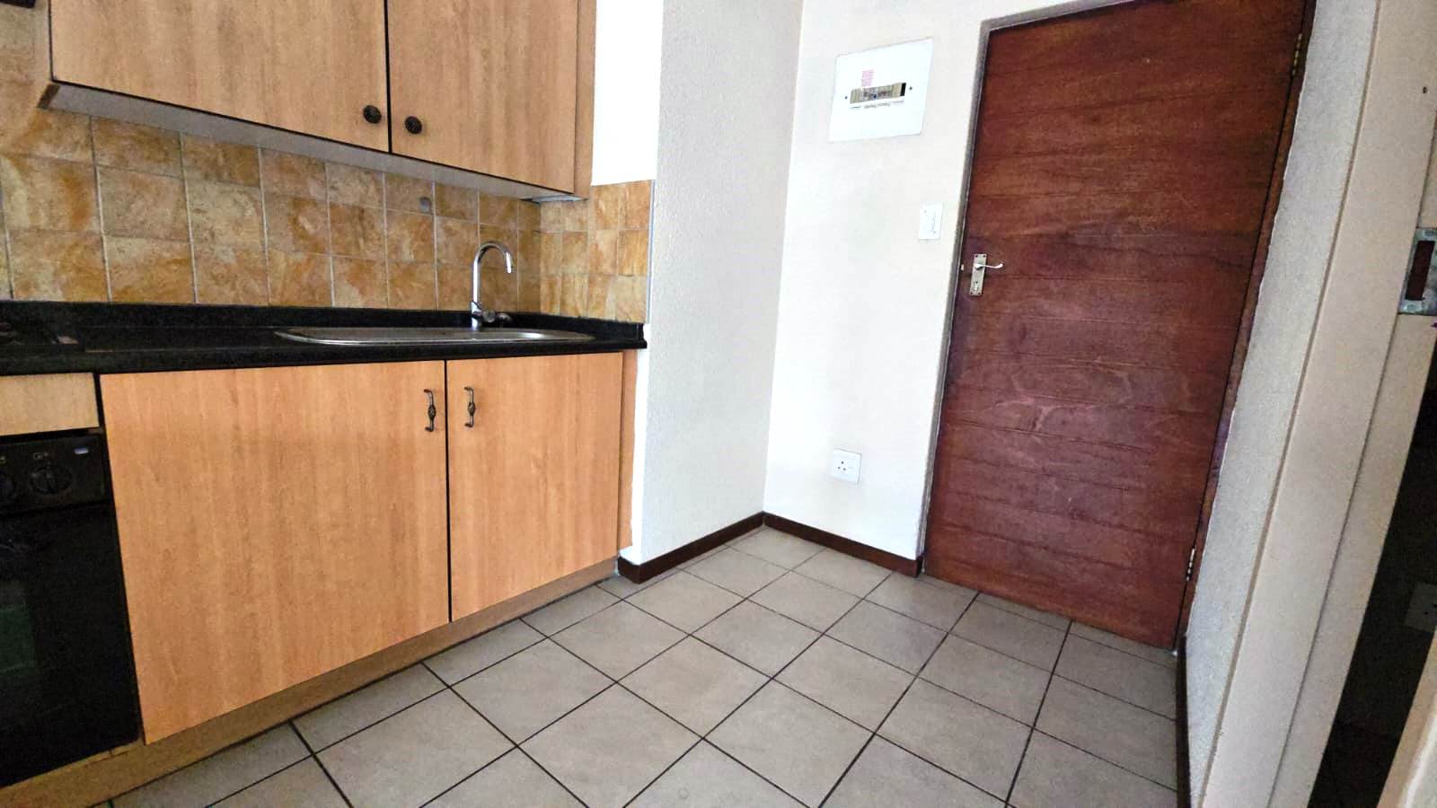 Ground bachelor apartment for sale in Hatfield