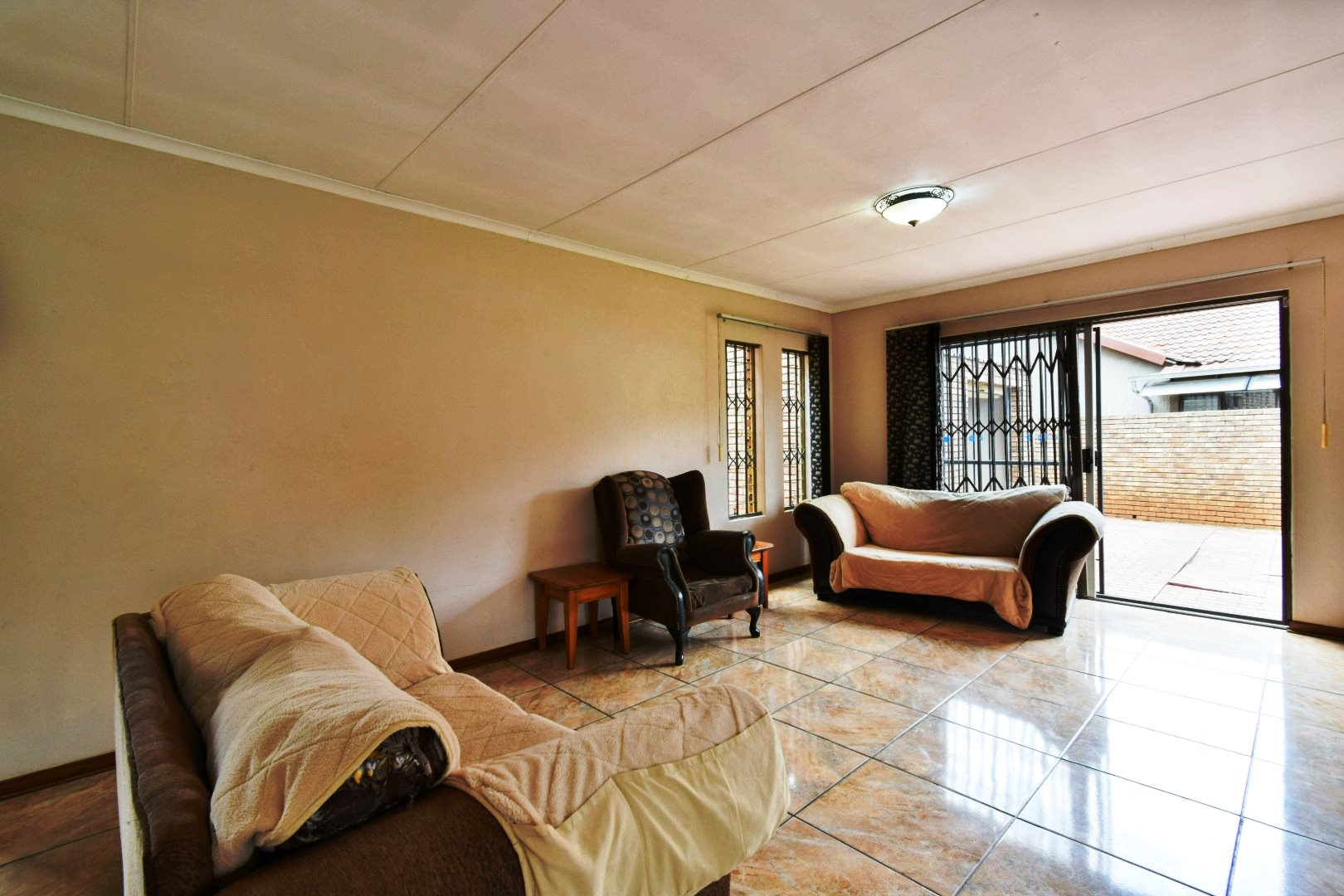 Three bedroom for sale in old Doornpoort