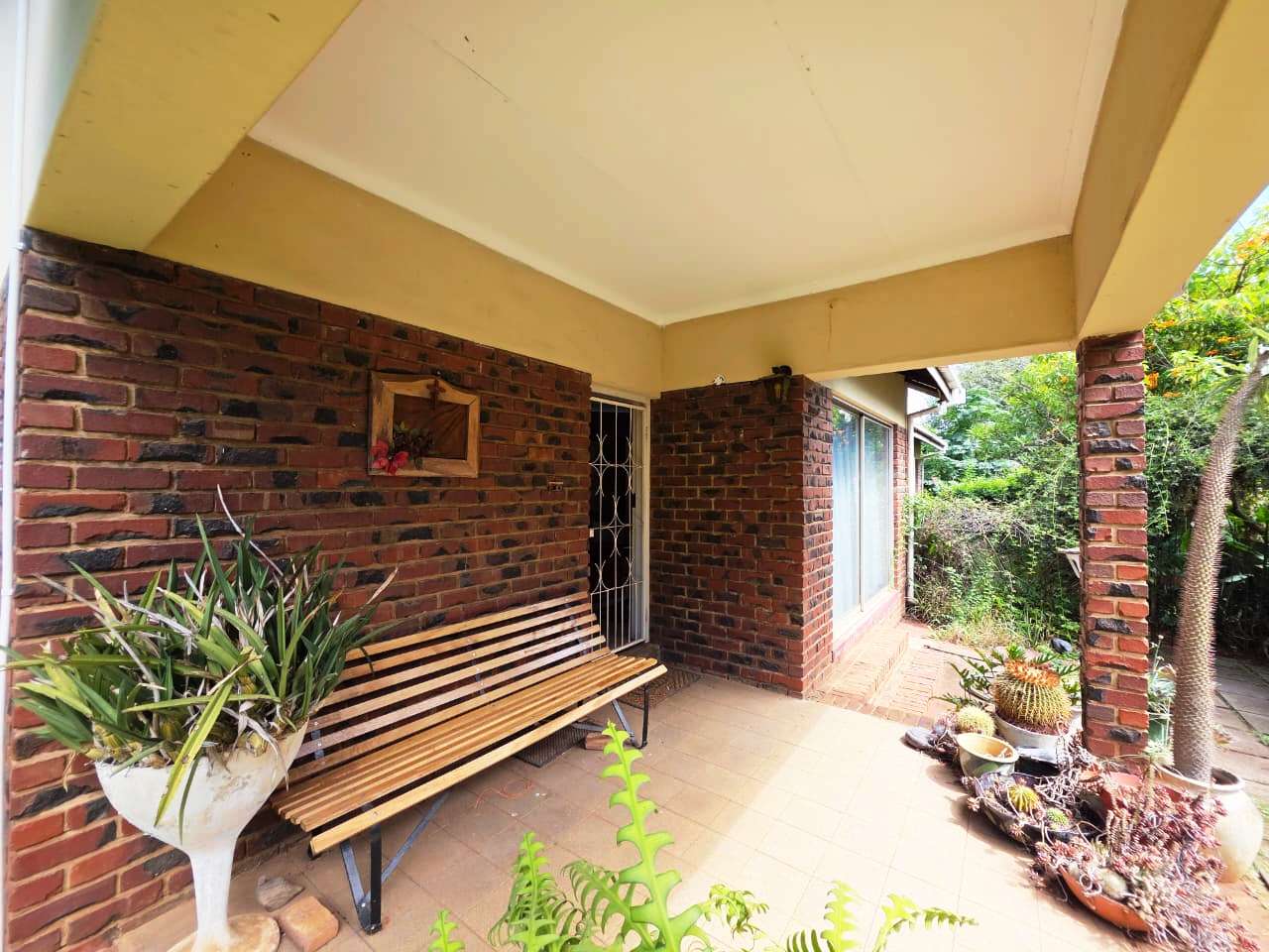 Three bedroom house for sale in Sinoville