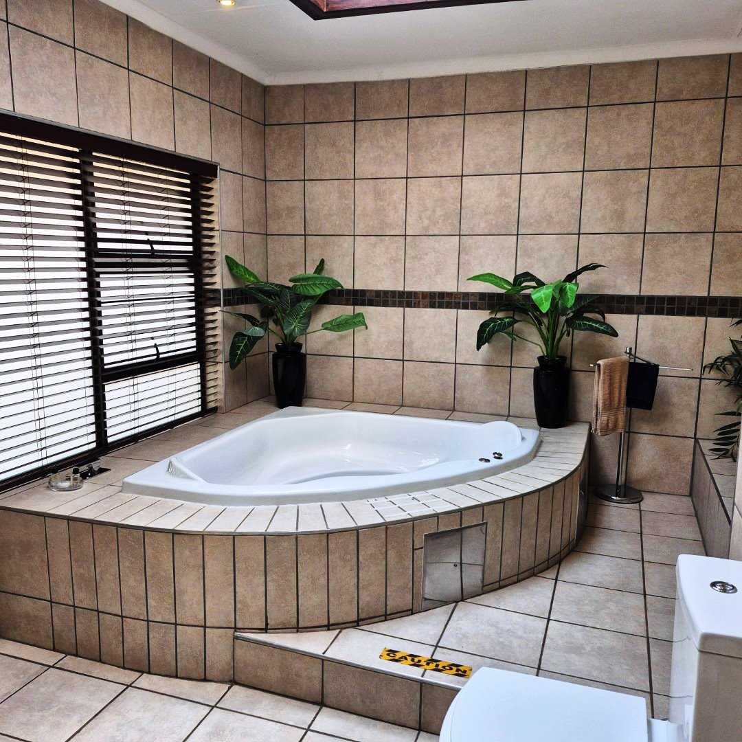 Ten bedroom guest house for sale in Wonderboom