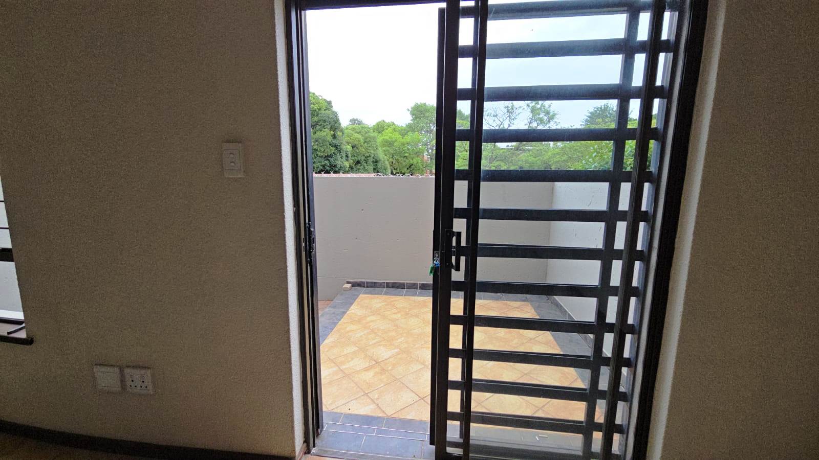 Ground bachelor apartment for sale in Hatfield