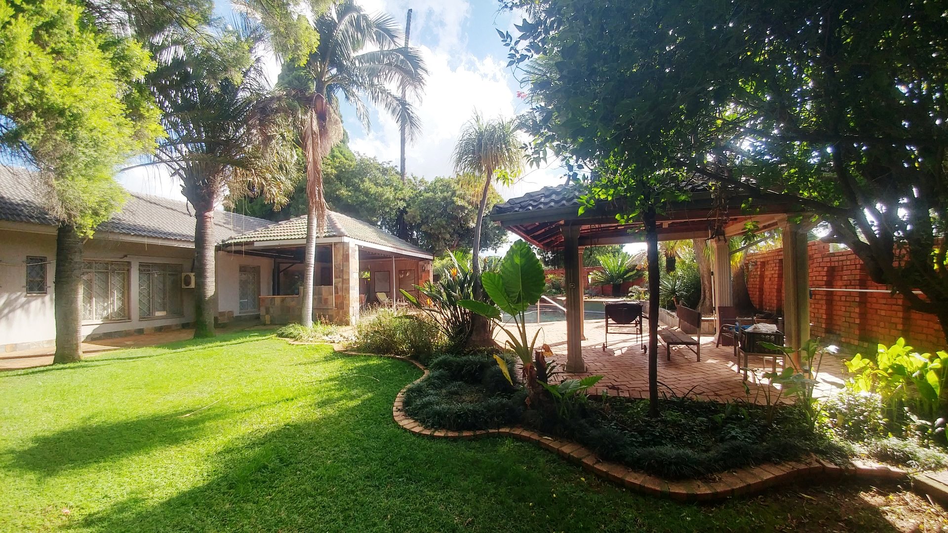 Three bedroom with flatlet for sale in Tileba
