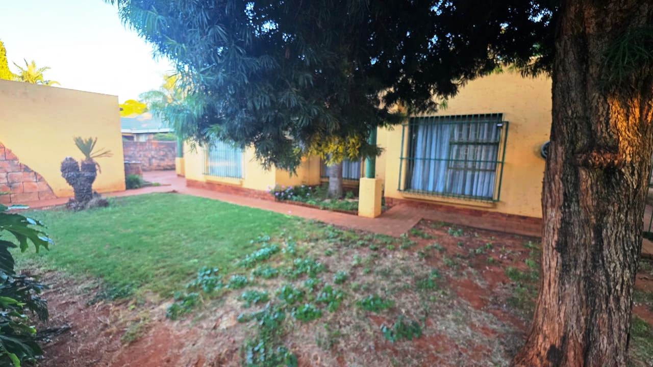 Three bedroom house for sale in old Doornpoort
