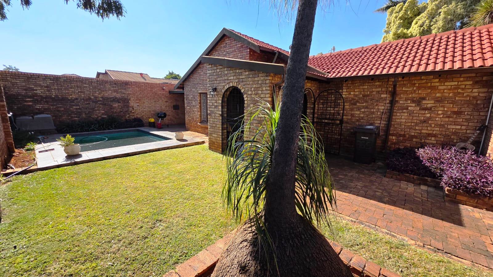 Three bedroom house for sale in Doornpoort