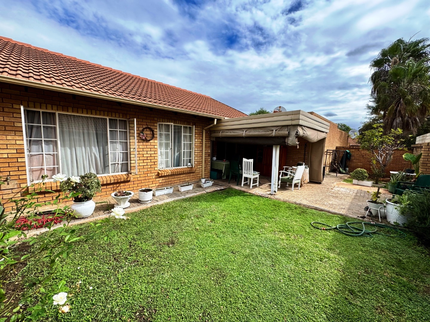 Beautiful two bedroom for sale in Sinoville