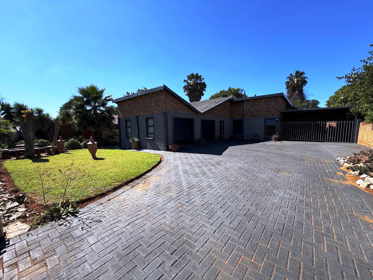 Beautiful four bedroom for sale in Theresapark
