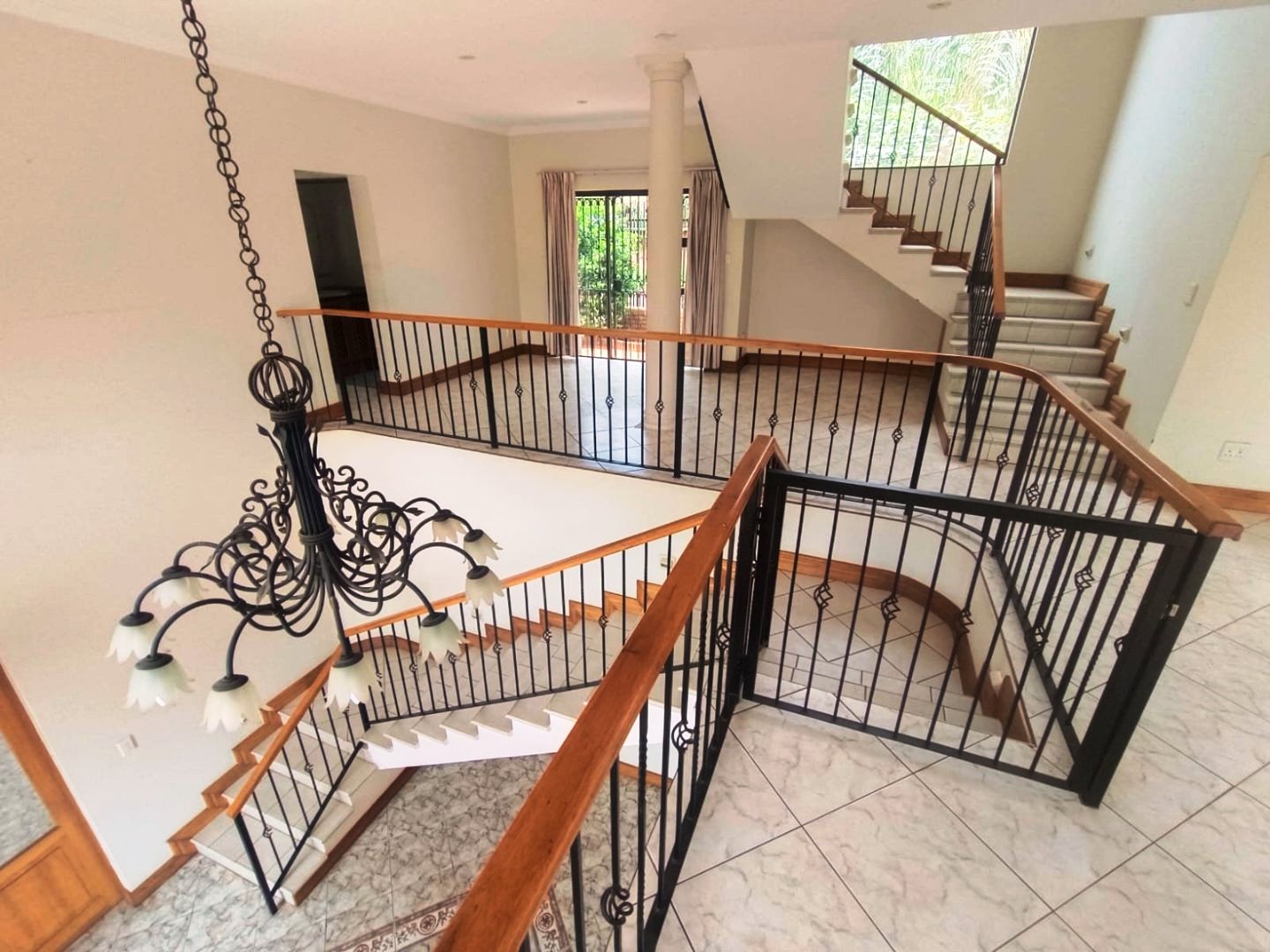 Six bedroom house for sale in Montana Park