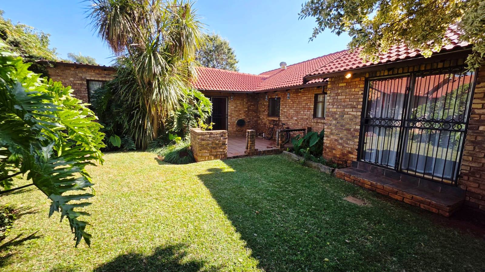 Three bedroom house for sale in Doornpoort