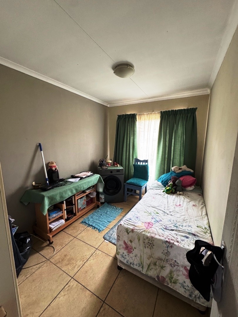Beautiful two bedroom for sale in Sinoville