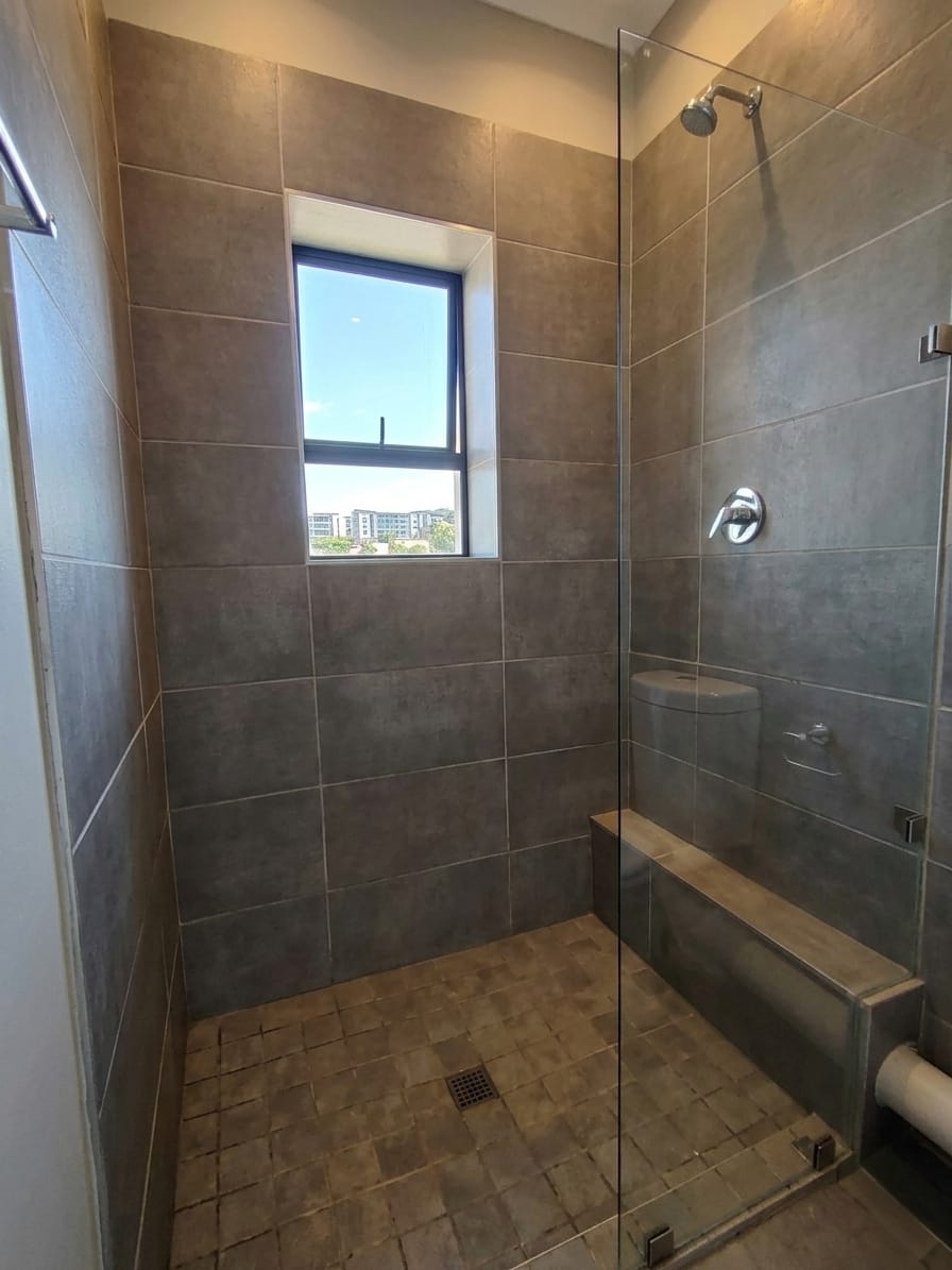 Upmarket one bedroom for sale in Sinoville